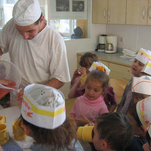 Kindergarten besucht Bäckerei