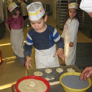 Kindergarten besucht Bäckerei